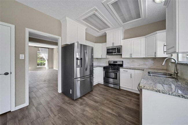 Building Photo - 23111 Red River Dr