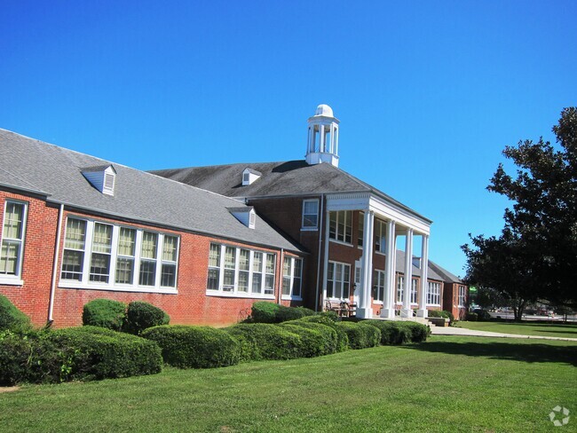 Building Photo - Pleasant Manor