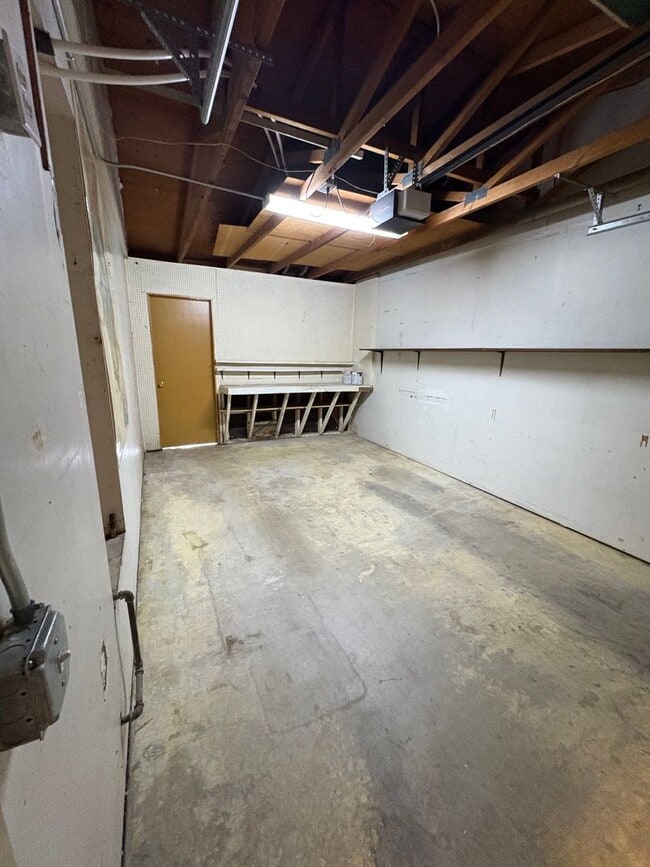 Building Photo - FOR RENT / 55+COMMUNITY