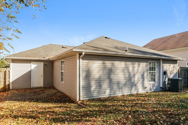 Building Photo - 4104 Pepperwood Dr