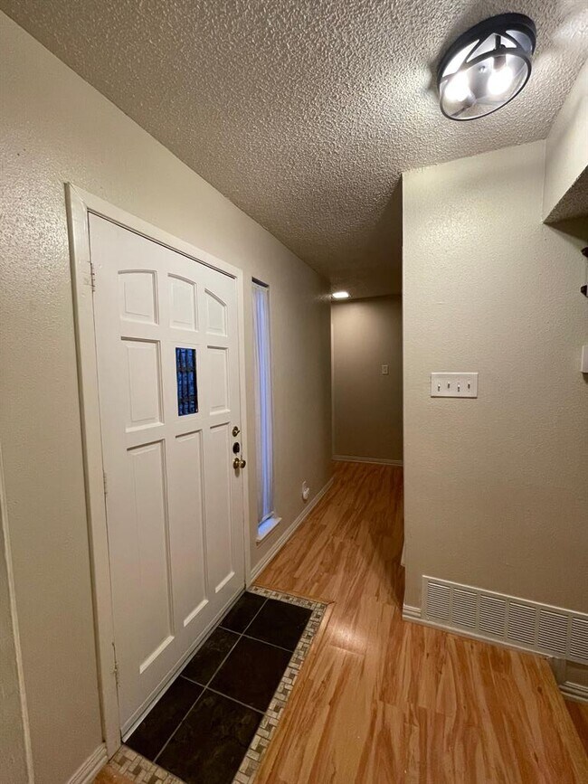 Building Photo - 9100 Wildridge Dr