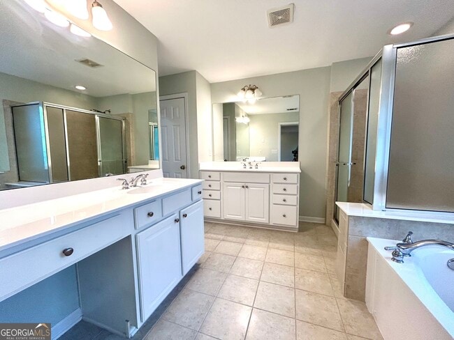 Building Photo - 4692 Wehunt Commons Dr