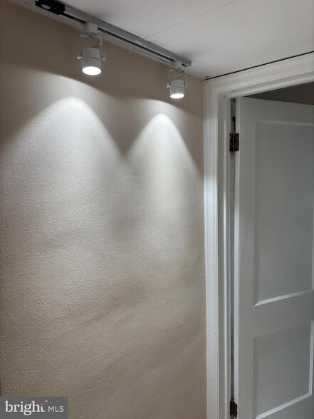 Building Photo - 6617 E Wakefield Dr