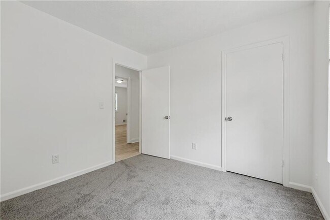Building Photo - 9176 Greenwood Dr