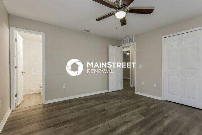 Building Photo - 3 Bedroom Pet-Friendly Home in RUSKIN, FL with Main Street Renewal