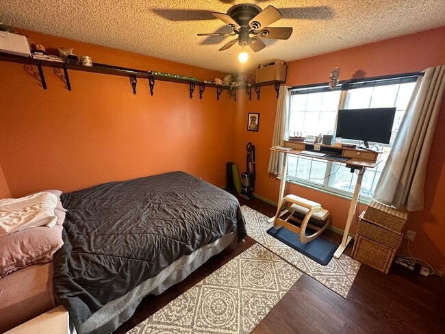 Building Photo - "Rare Opportunity" 3 bedroom 2 bath in the...
