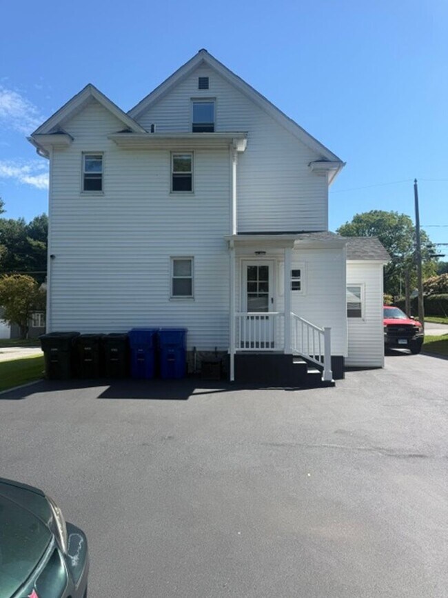 Building Photo - 280 Hillside Ave