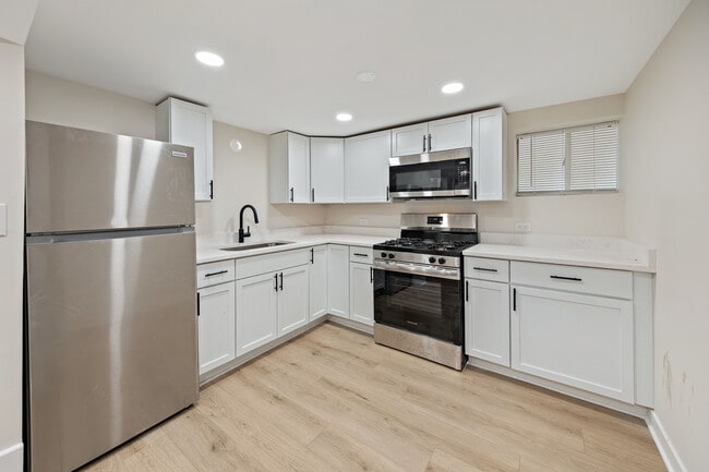 Building Photo - 4737 N Kildare Ave