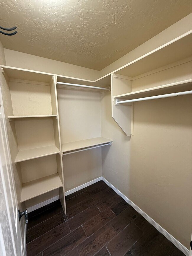 Building Photo - 2043 Villa Napoli Loop E