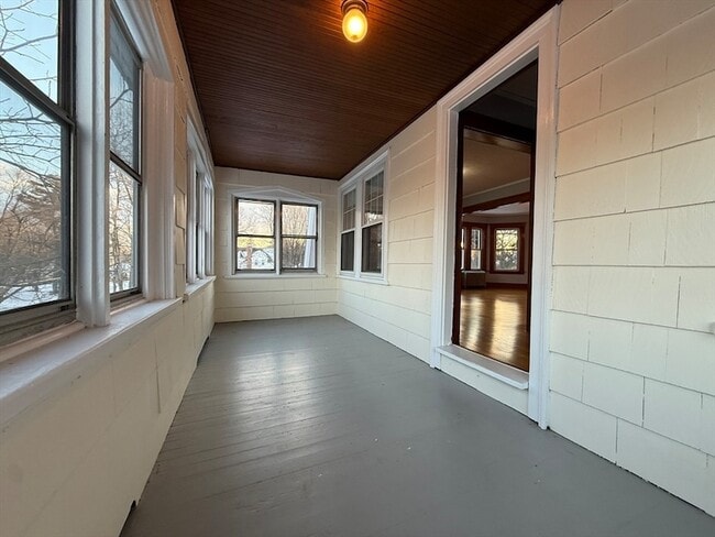 Building Photo - 58 Oxford St N