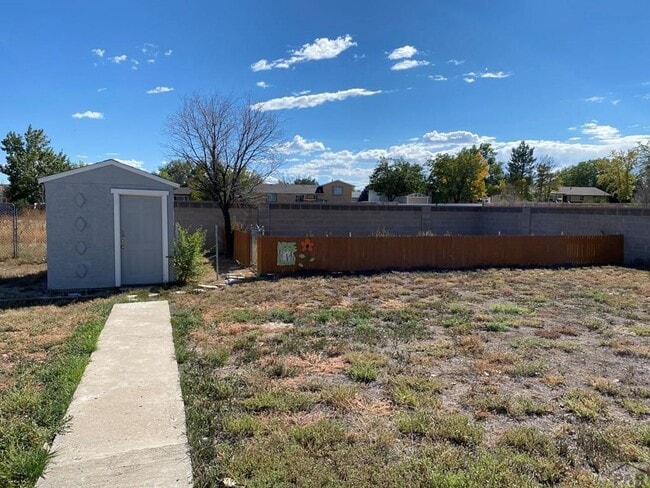 Building Photo - ALL PROSPECTIVE TENANTS MUST SUBMIT A $58 NON-REFUNDABLE APPLICATION FEE PER APPLICANT ONLINE AND...