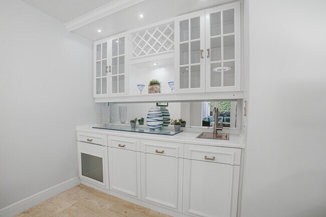 Building Photo - 2519 Barcelona Dr