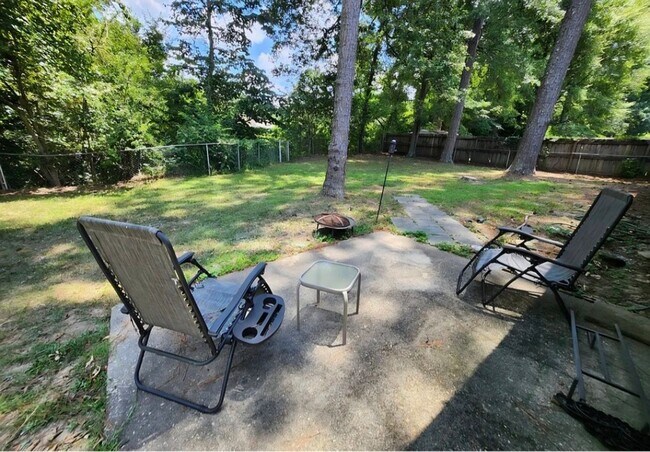 Building Photo - North Columbus 3 Bedrooms 2 Bath Garage