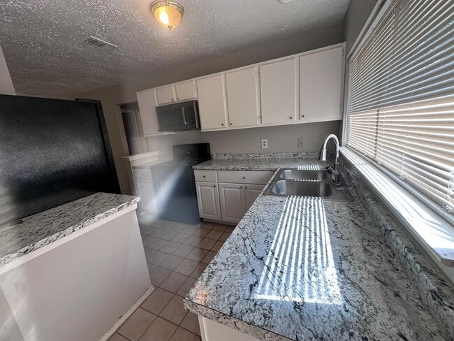 Building Photo - 9210 Goodmeadow Dr