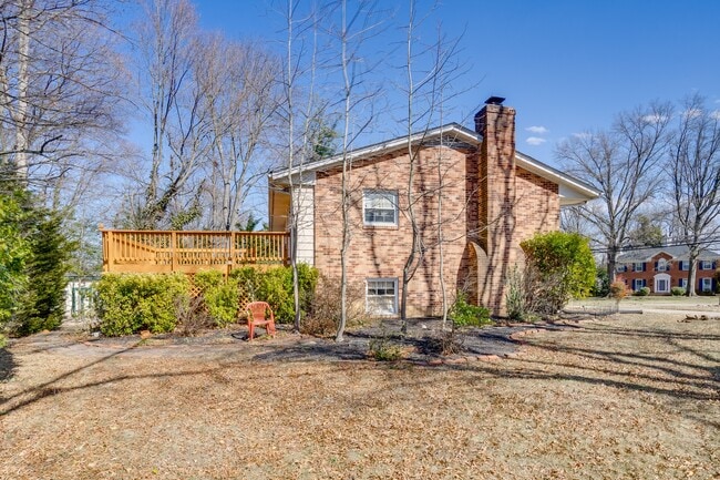 Building Photo - 9215 Cherrytree Dr