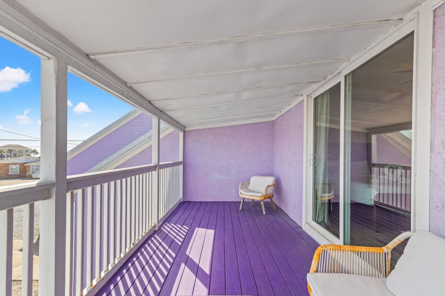 Building Photo - 5218 Beach Dr