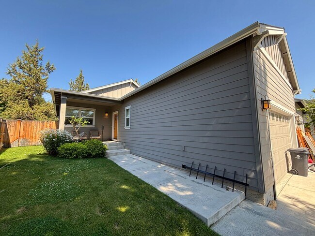 Primary Photo - Single Level 3 Bed/2 Bath Home in SE Bend