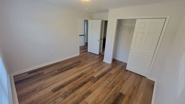 Building Photo - The 5 Bedroom You've Been Looking For!!