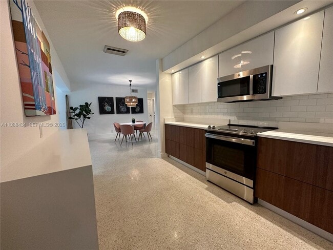 Building Photo - 1351 SW 32nd St