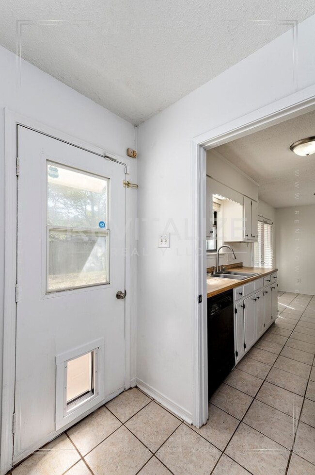 Building Photo - Beautifully Renovated 3 Bed 2 Bath Home in Theodore
