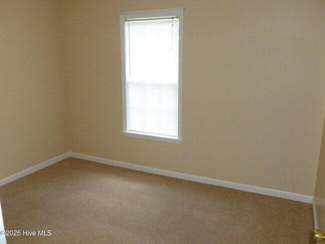 Building Photo - 302 Carlisle Ct