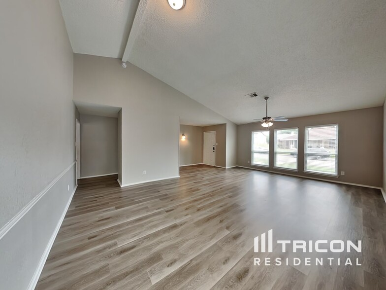 Building Photo - 1040 Twin Falls Dr