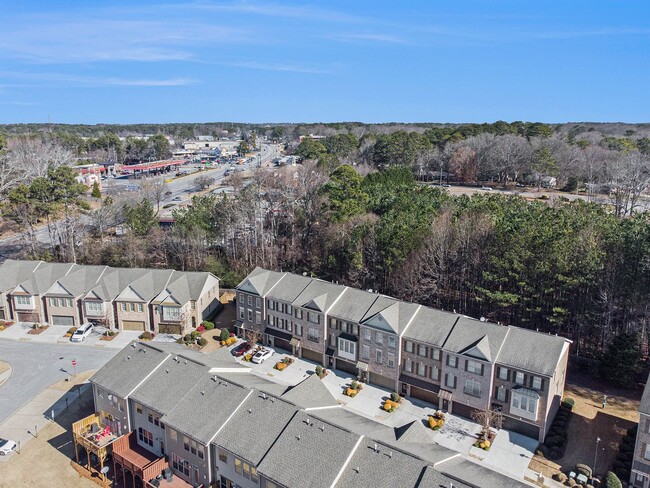 Building Photo - Tri Level Townhome in Tucker