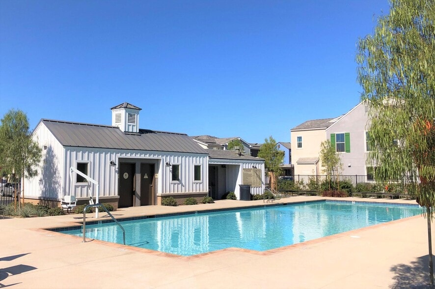 Building Photo - 140 Farmhouse Dr