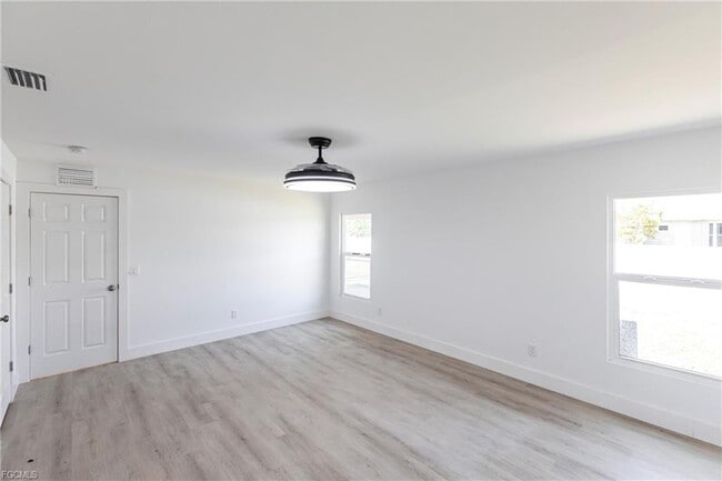 Building Photo - 2007 NW 21st St