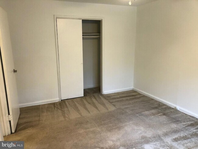 Building Photo - 610 Kennebec Ave