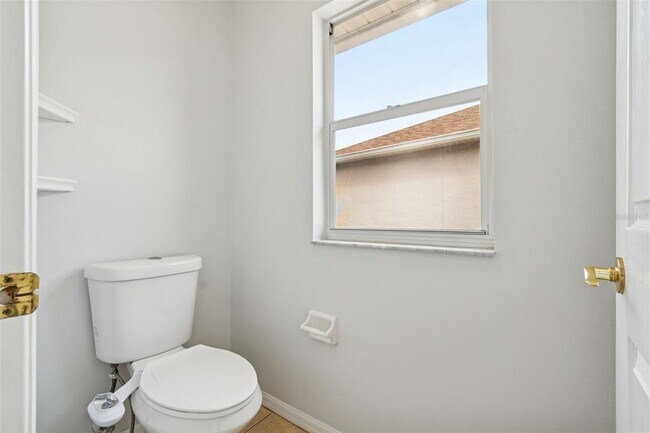 Building Photo - 18154 Sandy Pointe Dr