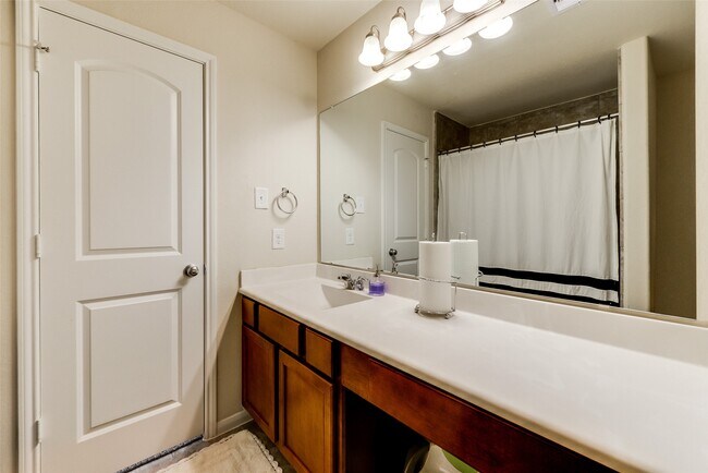 Building Photo - 8407 Hawthorn Vly Ln