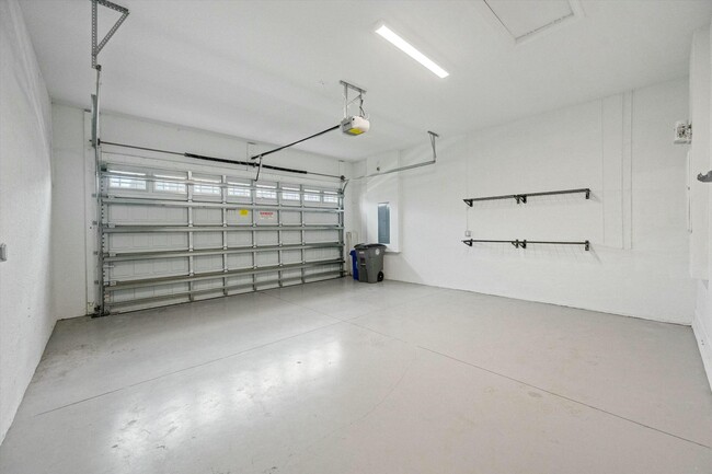 Building Photo - 14964 RedCove Pl