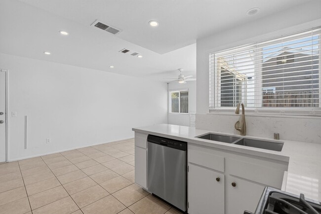 Building Photo - 263 Greenbriar Ct