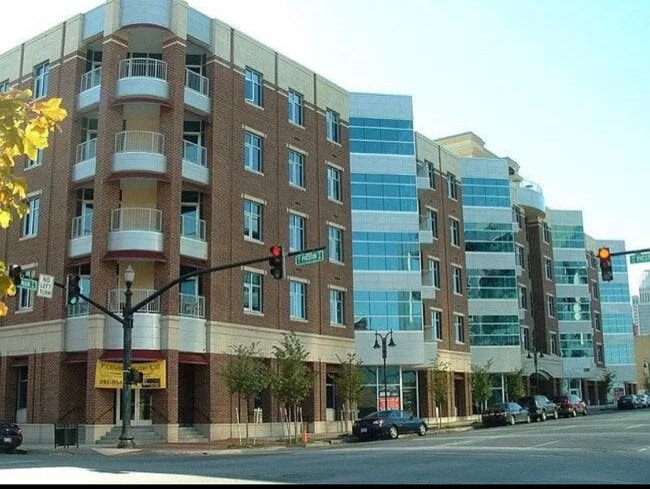 Building Photo - 324 E Main St