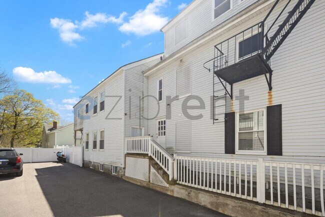 Building Photo - Unit 3F