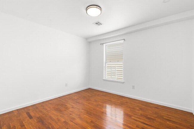 Building Photo - 718 23rd St
