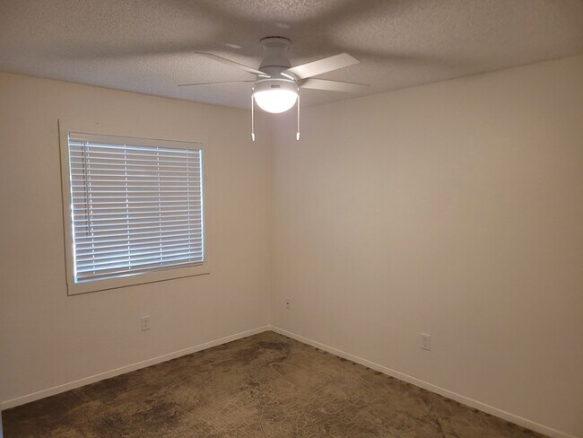 Building Photo - 1033 S 5th St