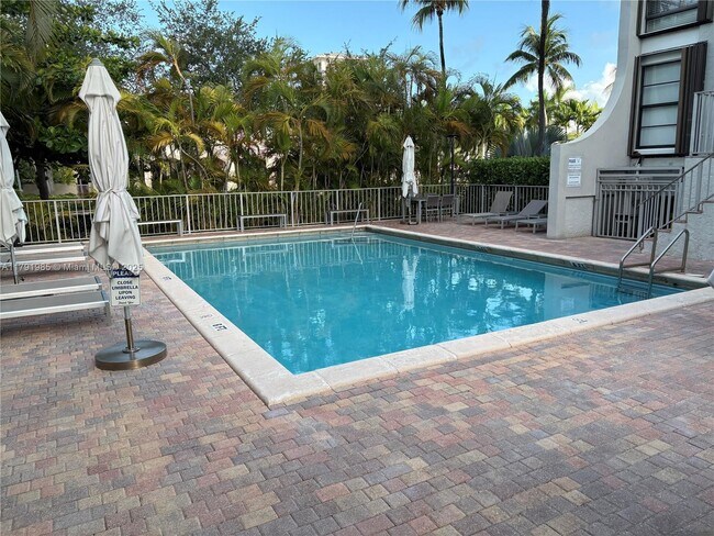Building Photo - 575 Crandon Blvd