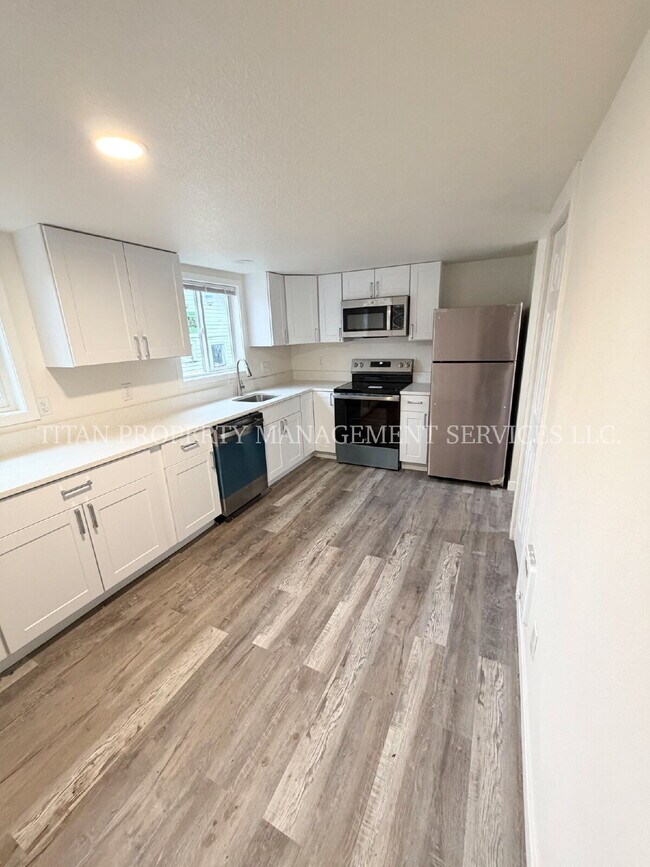 Building Photo - 1135 13th St NE