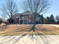 Building Photo - 1205 Golden Gate Dr