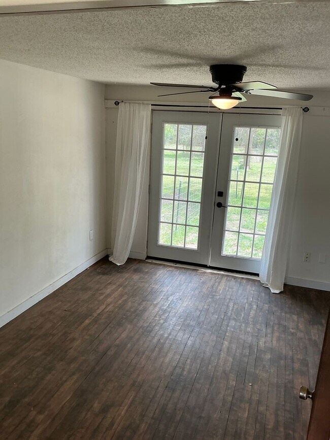 Building Photo - COMING SOON 4/2 with Acreage & BONUS SPACE