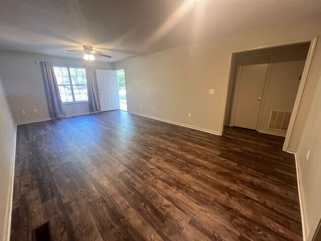 Building Photo - 4813 Oak Meadow Dr