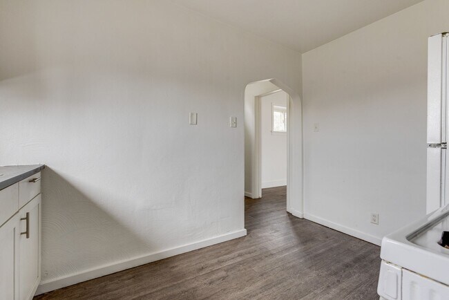 Building Photo - 440 Hays Ave