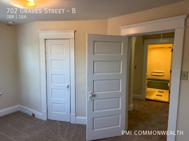Building Photo - 702 Graves St