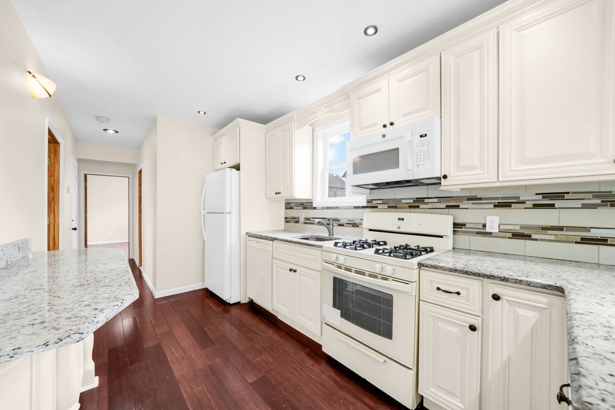 Building Photo - 620 McGillvray Pl
