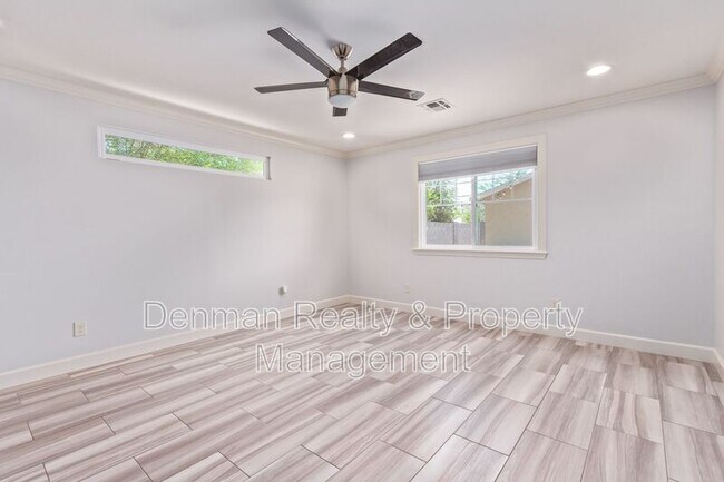 Building Photo - 1513 E Earll Dr