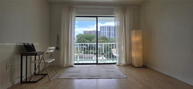 Building Photo - 1650 NE 115th St