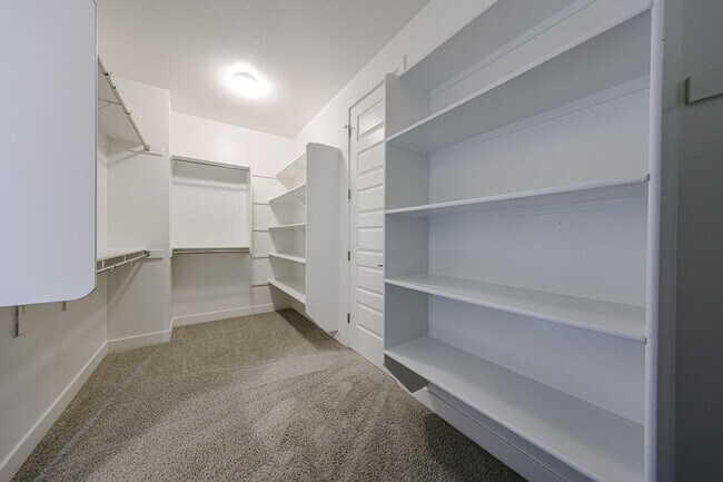 Building Photo - Move In Ready!stunning 3 bedroom, 2.5 bathroom home located in Phoenix!