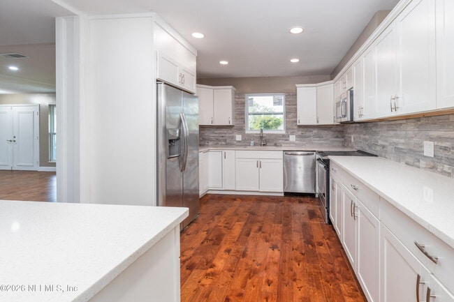 Building Photo - 2450 Fallen Tree Dr W